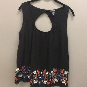 Torrid BOHO Sz00 (10-12) Embroidered Keyhole Tank
